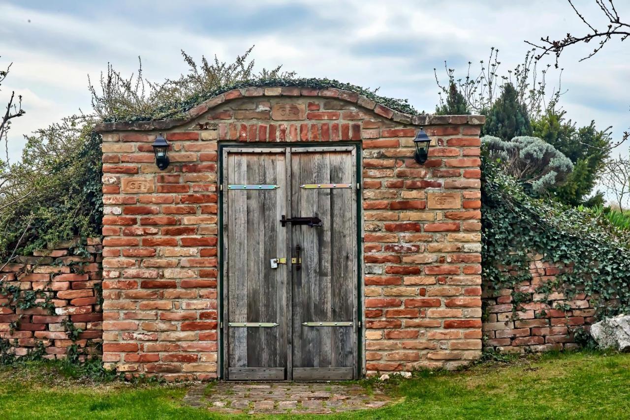 Penzion Na Lednicke Appartement Hlohovec Buitenkant foto