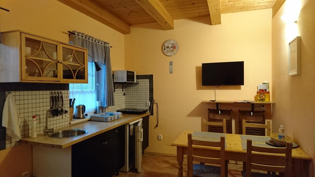 Penzion Na Lednicke Appartement Hlohovec Buitenkant foto