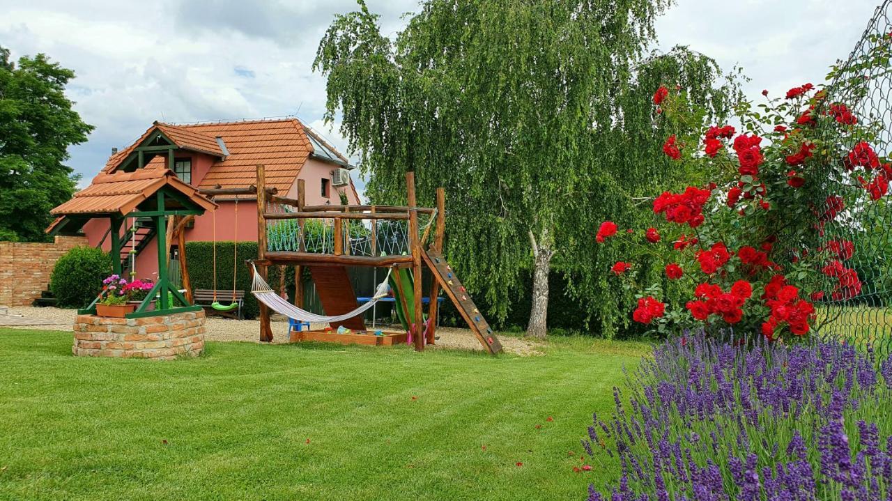 Penzion Na Lednicke Appartement Hlohovec Buitenkant foto