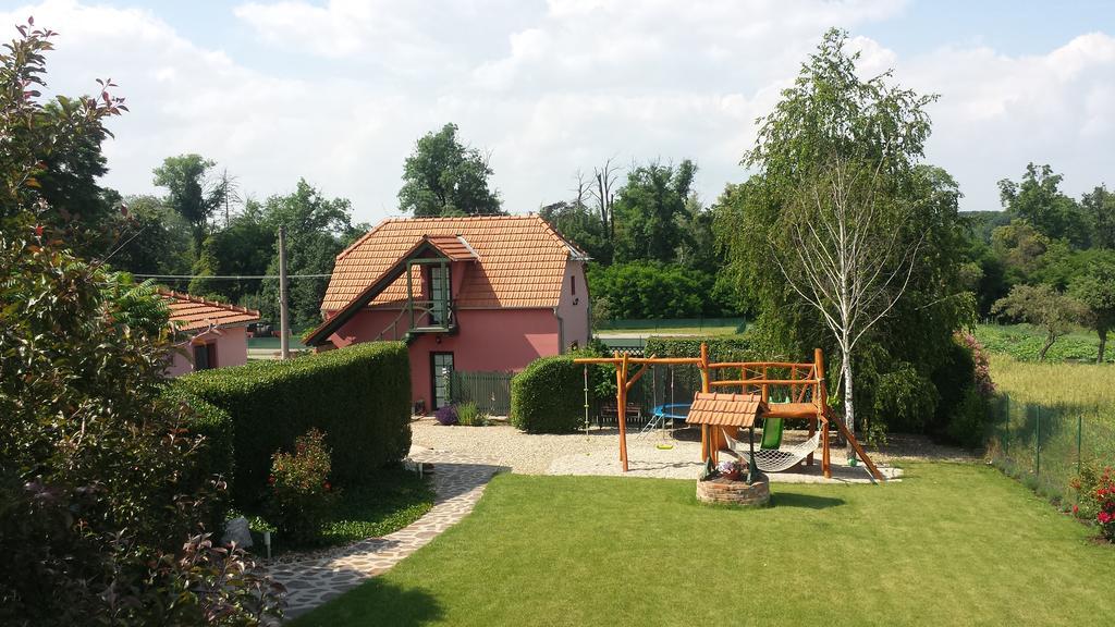 Penzion Na Lednicke Appartement Hlohovec Buitenkant foto